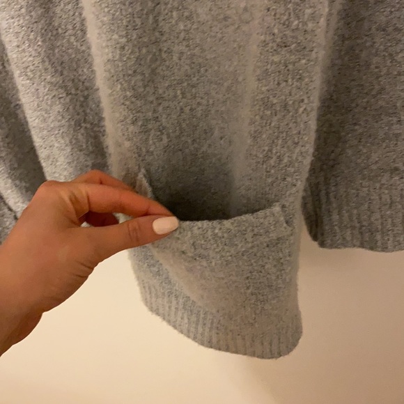 Forever 21 sweater - Picture 3 of 5